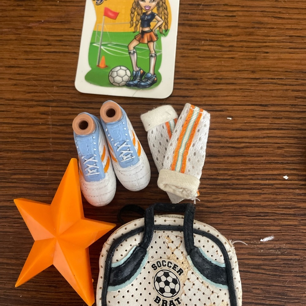Bratz aplay sportz soccer yasemin bundle & rare sticker